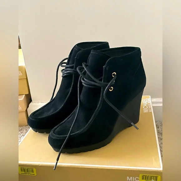 Micheal Kors Rory Bootie - Picture 1 of 2